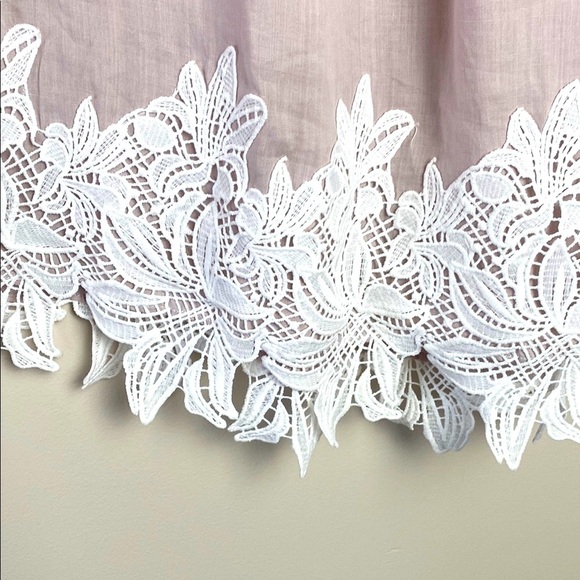 Caara Off-Shoulder Linen Dress with White Lace Appliqué Trim Pale Pink Size S - Picture 7 of 12